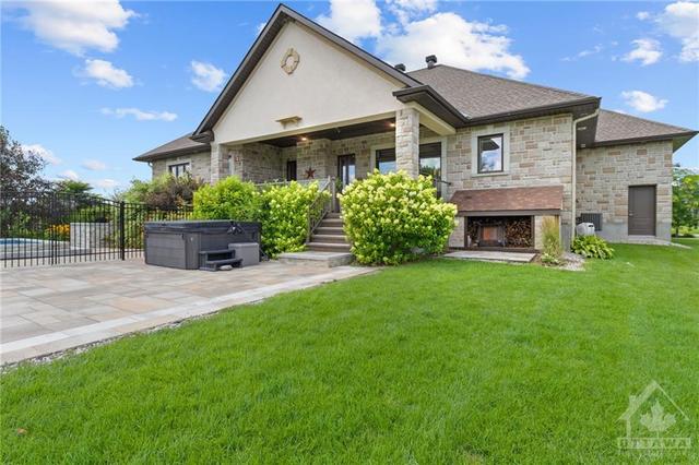 7301 Blue Water Cres, House detached with 5 bedrooms, 4 bathrooms and 8 parking in Ottawa ON | Image 24