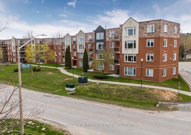 303 - 11 Beck Blvd, Condo with 2 bedrooms, 2 bathrooms and 2 parking in Penetanguishene ON | Image 1
