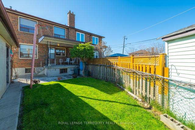 118 Giltspur Dr, House semidetached with 3 bedrooms, 2 bathrooms and 8 parking in Toronto ON | Image 25
