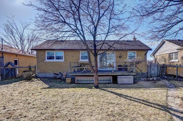 58 Bluevale St N, House detached with 3 bedrooms, 1 bathrooms and 4 parking in Waterloo ON | Image 19