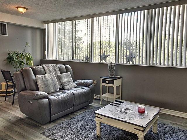 402 - 3590 Kaneff Cres, Condo with 2 bedrooms, 2 bathrooms and 2 parking in Mississauga ON | Image 3