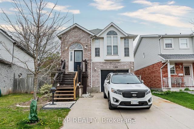109 Kovac Rd, House detached with 2 bedrooms, 1 bathrooms and 1 parking in Cambridge ON | Image 1