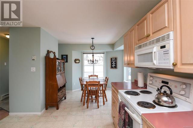 8 - 595 Evergreen Rd, House attached with 2 bedrooms, 2 bathrooms and 1 parking in Campbell River BC | Image 3