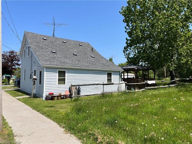 24 Wellington Avenue, House detached with 3 bedrooms, 1 bathrooms and null parking in Prince Edward County ON | Image 24