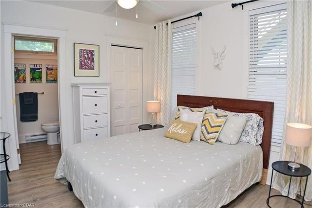 Primary with Queen bed and 3 piece ensuite | Image 4