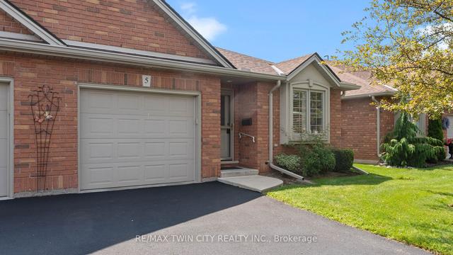 5 - 35 Cobden Crt, Townhouse with 2 bedrooms, 1 bathrooms and 2 parking in Brantford ON | Image 12