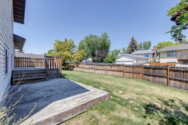132 Woodford Drive Sw, House detached with 4 bedrooms, 2 bathrooms and 2 parking in Calgary AB | Image 33