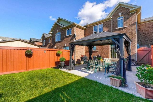 80 Fairwood Circ, House attached with 3 bedrooms, 3 bathrooms and 4 parking in Brampton ON | Image 32