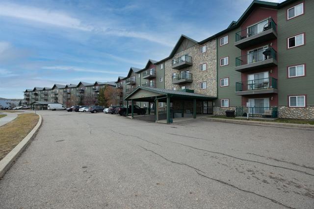 2402 - 200 Lougheed Drive, Condo with 2 bedrooms, 1 bathrooms and 2 parking in Wood Buffalo AB | Image 1