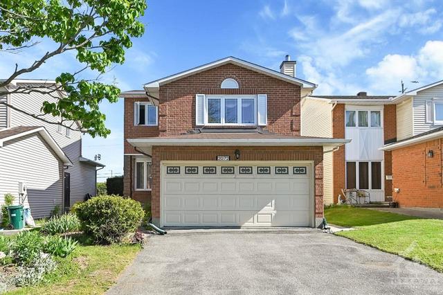 2072 Legrand Crescent, House detached with 3 bedrooms, 3 bathrooms and 6 parking in Ottawa ON | Image 1