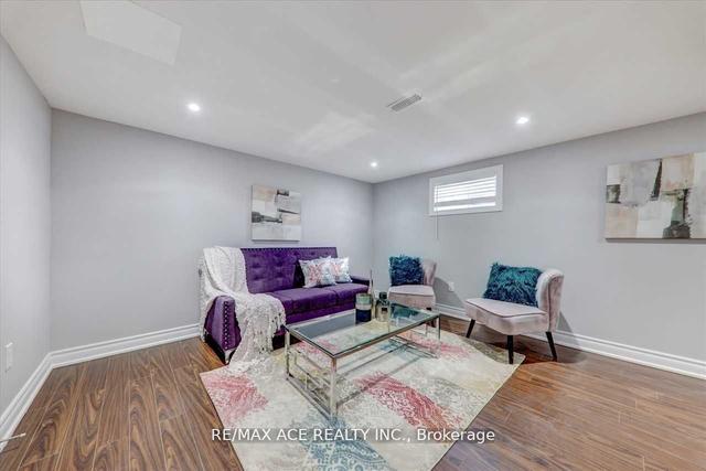 31 Benlight Cres, House detached with 3 bedrooms, 4 bathrooms and 6 parking in Toronto ON | Image 20