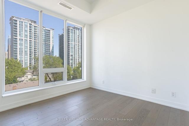 609 - 28 Avondale Ave, Condo with 2 bedrooms, 2 bathrooms and 1 parking in Toronto ON | Image 2