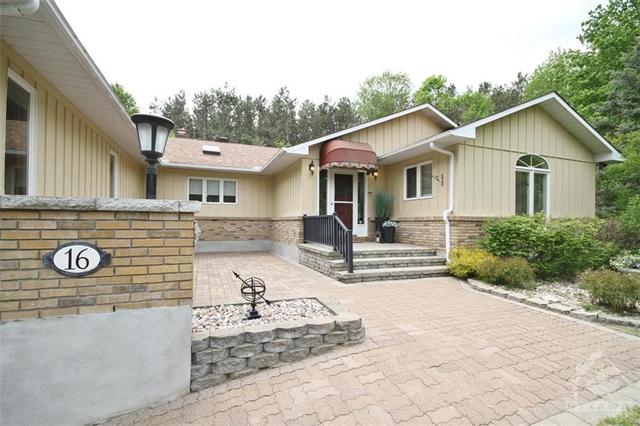 16 Kimini Drive, House detached with 3 bedrooms, 5 bathrooms and 10 parking in Ottawa ON | Image 2