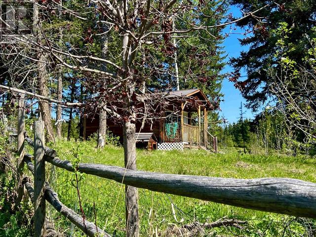 6239 N Horse Lake Road, House detached with 2 bedrooms, 2 bathrooms and null parking in Cariboo L BC | Image 4