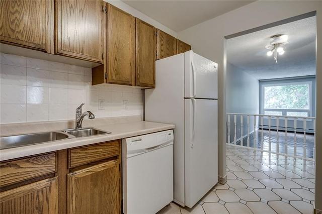 10 - 3402 Parkdale Boulevard Nw, Condo with 2 bedrooms, 1 bathrooms and 1 parking in Calgary AB | Image 8