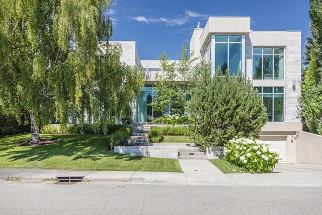 1204 Beverley Boulevard Sw, House detached with 5 bedrooms, 4 bathrooms and 3 parking in Calgary AB | Image 1