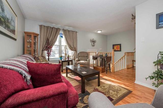 79 Chalmers Dr, House detached with 2 bedrooms, 2 bathrooms and 4 parking in Barrie ON | Image 4