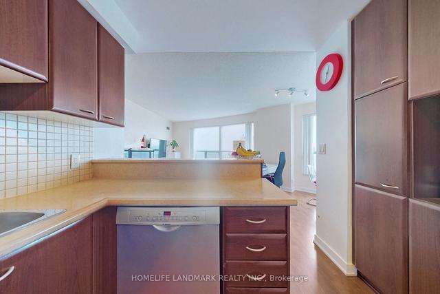 2810 - 36 Lee Centre Dr, Condo with 2 bedrooms, 2 bathrooms and 1 parking in Toronto ON | Image 5