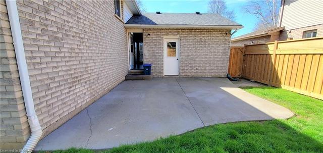 22 Blackfriar Lane, House detached with 4 bedrooms, 2 bathrooms and 5 parking in Brantford ON | Image 17