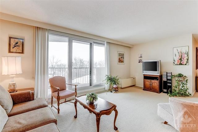 402 - 1025 Richmond Road, Condo with 2 bedrooms, 2 bathrooms and 1 parking in Ottawa ON | Image 7