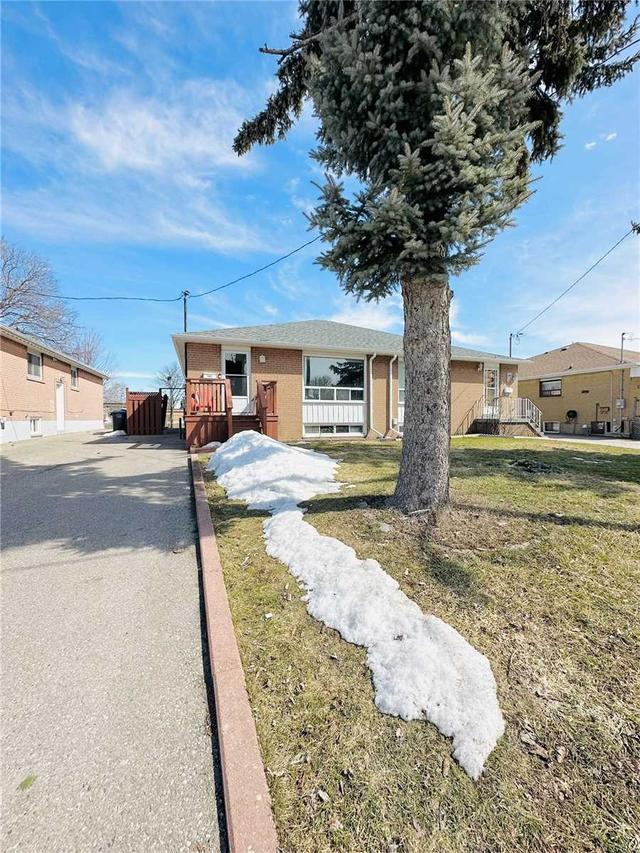 66 Fairglen Ave, House semidetached with 3 bedrooms, 2 bathrooms and 3 parking in Brampton ON | Image 12