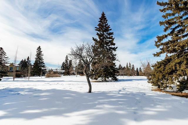 28 Meadowlark Crescent Sw, House detached with 4 bedrooms, 3 bathrooms and 2 parking in Calgary AB | Image 43