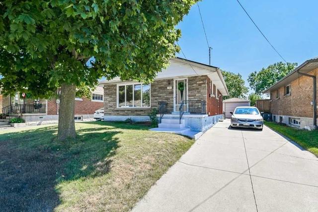79 East 16th St, House detached with 3 bedrooms, 2 bathrooms and 3 parking in Hamilton ON | Image 1