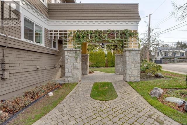 1952 Runnymede Ave, House detached with 6 bedrooms, 5 bathrooms and 6 parking in Victoria BC | Image 30