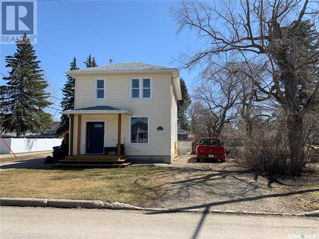 807 Moose Street, House detached with 4 bedrooms, 2 bathrooms and null parking in Moosomin SK | Image 1