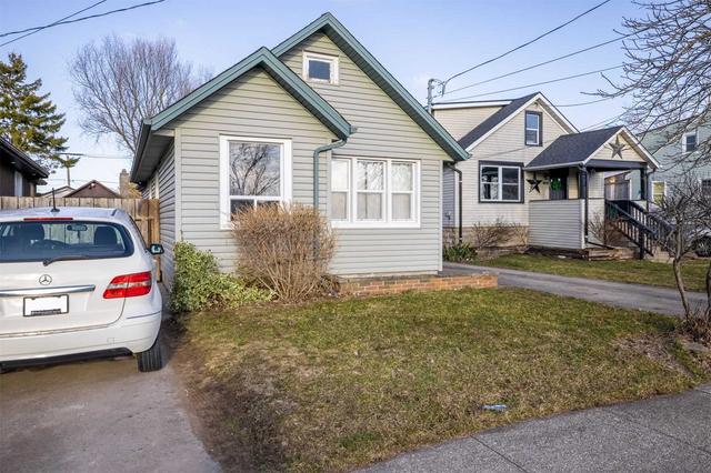 658 Steele St, House detached with 2 bedrooms, 1 bathrooms and 5 parking in Port Colborne ON | Image 1