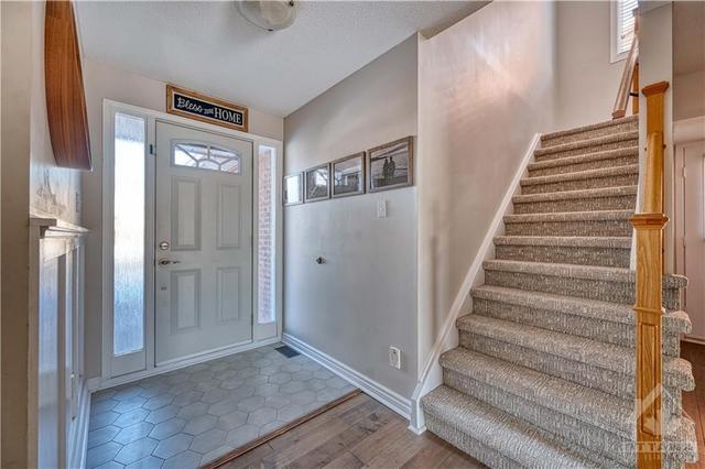 1114 St Germain Crescent, House detached with 3 bedrooms, 2 bathrooms and 3 parking in Ottawa ON | Image 3