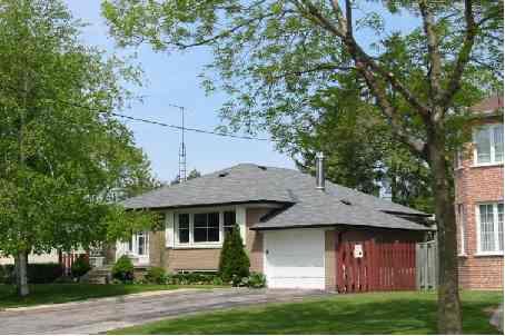 102 Abitibi Ave, House detached with 3 bedrooms, 2 bathrooms and 5 parking in Toronto ON | Image 1