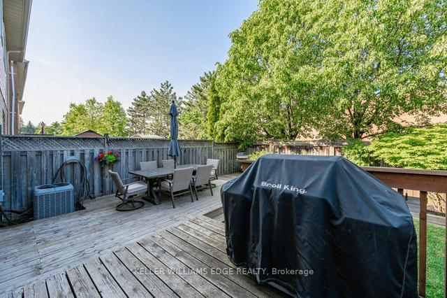 135 Harnesworth Cres, House semidetached with 3 bedrooms, 4 bathrooms and 2 parking in Hamilton ON | Image 27