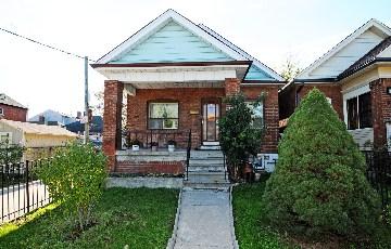 79 Clovelly Ave, House detached with 2 bedrooms, 2 bathrooms and 2 parking in Toronto ON | Image 1