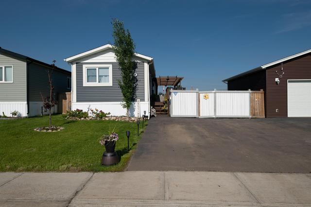 297 Mckinlay Crescent, House detached with 3 bedrooms, 2 bathrooms and 2 parking in Wood Buffalo AB | Image 1