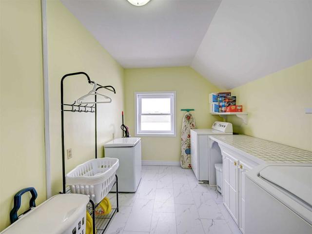 318 Queen St W, House detached with 4 bedrooms, 2 bathrooms and 6 parking in Cambridge ON | Image 19