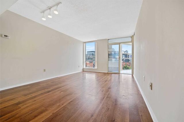 809 - 701 King St W, Condo with 2 bedrooms, 2 bathrooms and 1 parking in Toronto ON | Image 4