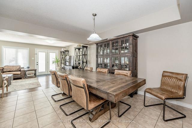 21 Penfold Dr, House detached with 4 bedrooms, 4 bathrooms and 3 parking in Guelph ON | Image 2