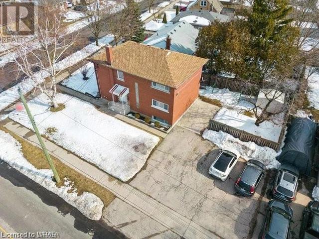 115 Roxborough Avenue, Condo with 2 bedrooms, 1 bathrooms and null parking in Kitchener ON | Image 4