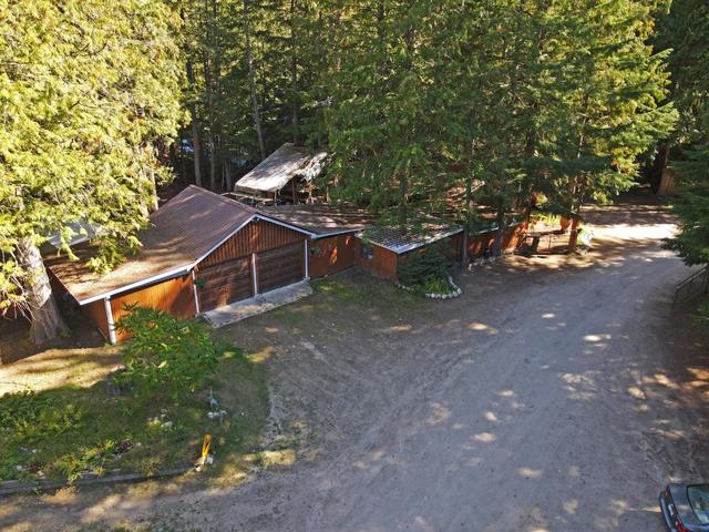 5730 Cedar Creek Road, House detached with 3 bedrooms, 3 bathrooms and null parking in Central Kootenay H BC | Image 8