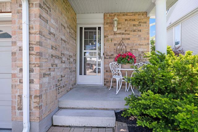 61 Calvin Crt, House attached with 3 bedrooms, 1 bathrooms and 3 parking in Cambridge ON | Image 12