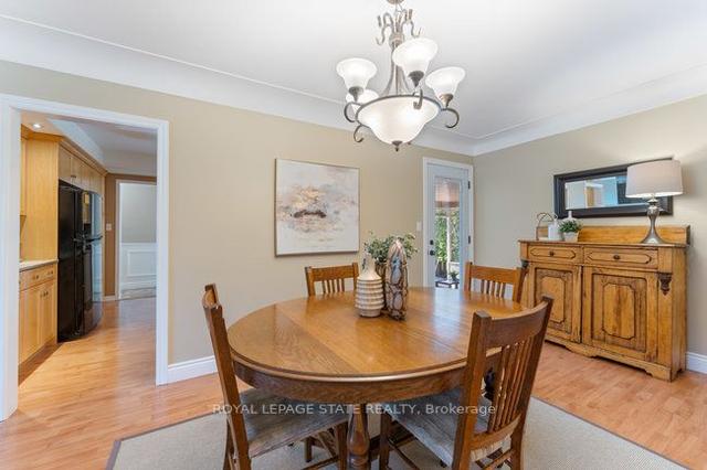 111 Calvin St, House detached with 4 bedrooms, 3 bathrooms and 5 parking in Hamilton ON | Image 4