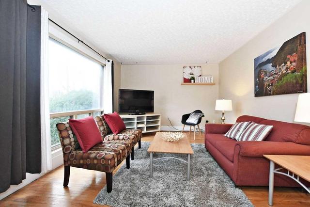 102 Cree Ave, House detached with 3 bedrooms, 3 bathrooms and 4 parking in Toronto ON | Image 2