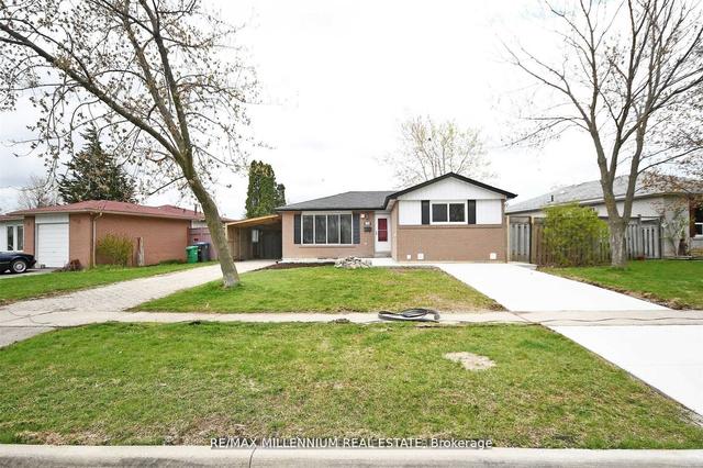 156 Folkstone Cres, House detached with 3 bedrooms, 2 bathrooms and 4 parking in Brampton ON | Image 1