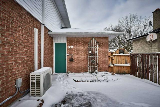 985 Central Park Blvd N, House detached with 3 bedrooms, 2 bathrooms and 3 parking in Oshawa ON | Image 16