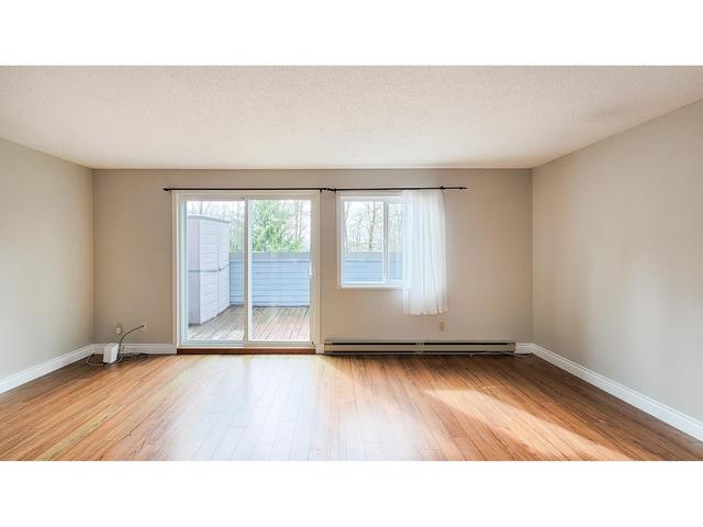 8250 Amberwood Place, House attached with 3 bedrooms, 1 bathrooms and 1 parking in Burnaby BC | Image 8