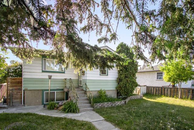 2517 36 Street Se, House detached with 5 bedrooms, 2 bathrooms and 2 parking in Calgary AB | Image 2