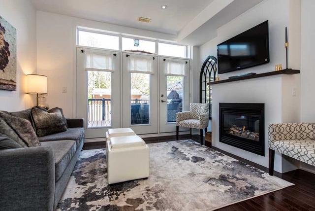 8 - 200 Annette St, Townhouse with 3 bedrooms, 3 bathrooms and 1 parking in Toronto ON | Image 4