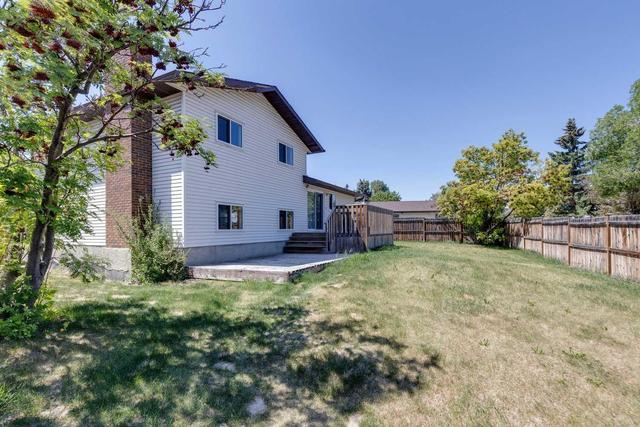 132 Woodford Drive Sw, House detached with 4 bedrooms, 2 bathrooms and 2 parking in Calgary AB | Image 31
