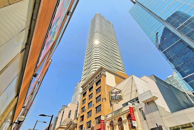 3608 - 197 Yonge St, Condo with 3 bedrooms, 2 bathrooms and 1 parking in Toronto ON | Image 17